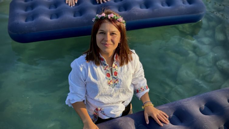 плаваща звукова терапия